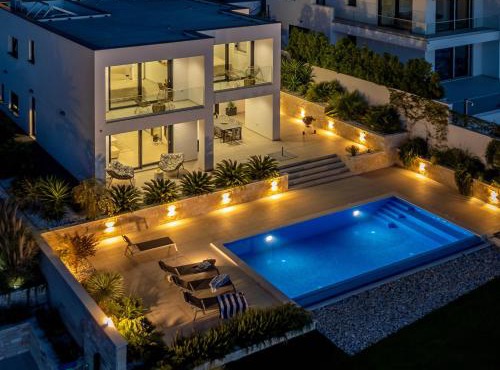NEW, Luxury Villa for 8 with Heated Pool & Spectacular Sea Views in Ražanj