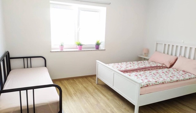 NEW place for families/groups 70 m2 + 40 m2 terrace, AC, wifi, 10 km from center in Ljubljana - Šmartno
