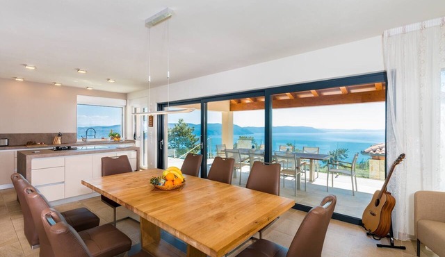 New! Spacious, luxurious villa with a magnificent ocean view! Sauna/Pool Heating in Ripenda Kosi
