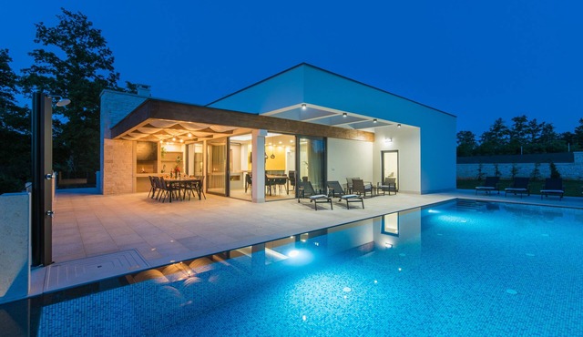 NEW! Villa Kristian- luxury villa with infinity swimmimg pool, private parking