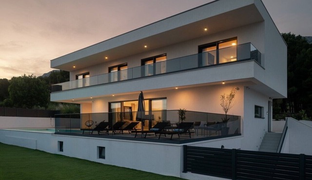 NEW Villa LaMar Heated Pool Sea View near Split Family BBQ Pets Private Parking in Kašel Šućurac