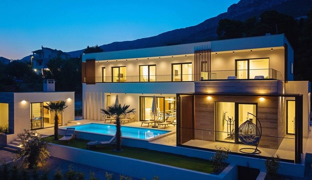 NEW! Villa Star with sea views, 2km from the beach in Kaštel Gomilica