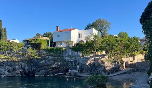 Newly renovated "Villa Valica" just few steps from a pebble beach.