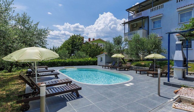 Nice apartment for 5 people with pool, WIFI, A/C, TV and terrace