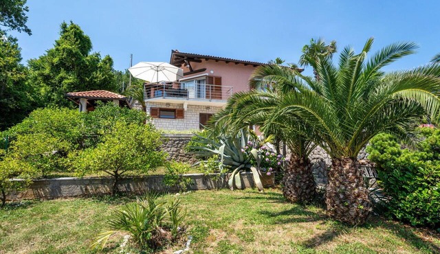 Nice apartment for 6 people with A/C, WIFI, TV and patio in Rijeka