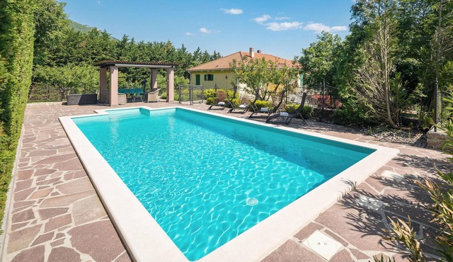 Nice apartment in Buzet
