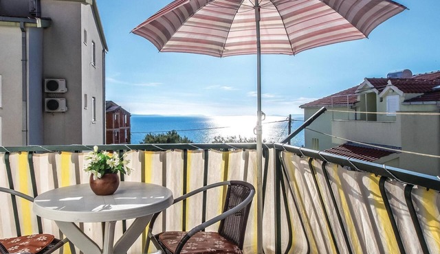 Nice apartment in Omis with WiFi