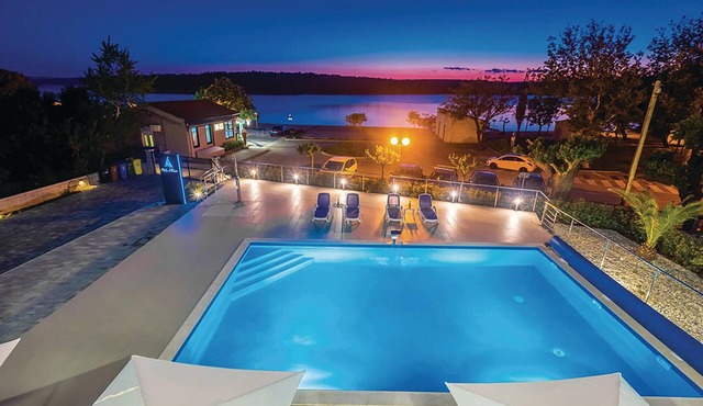 Nice apartment in Punat with house sea view