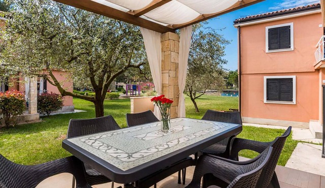 Nice apartment in Umag with outdoor swimming pool in Umag