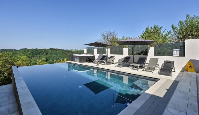 Nice home in Donja Poljana with sauna