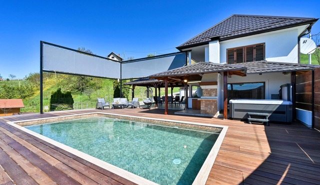 Nice home in Ljubescica with sauna