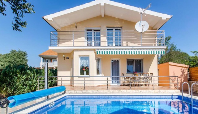 Nice home in Primorski Dolac