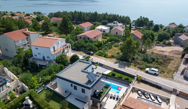 Nice home in Pridraga