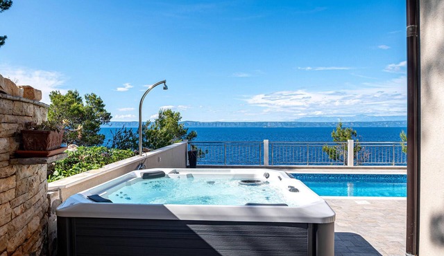 Nice home in Prigradica