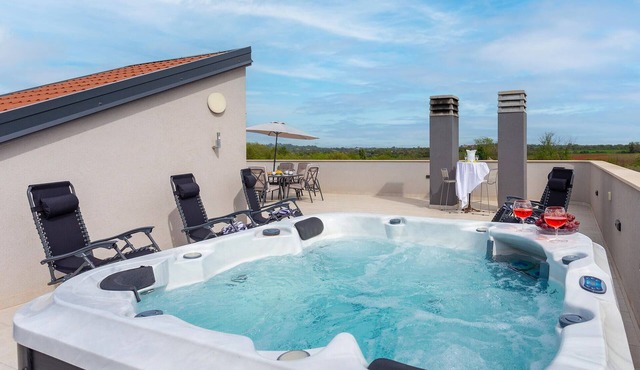 Nice home in Pula with WiFi