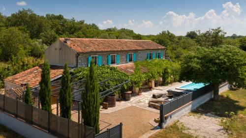 Old House Grota by Villas Guide