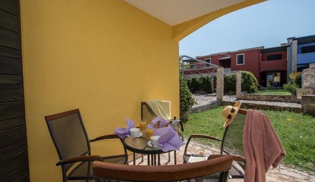One bedroom apartment with terrace Bašanija, Umag (A-27429-r)
