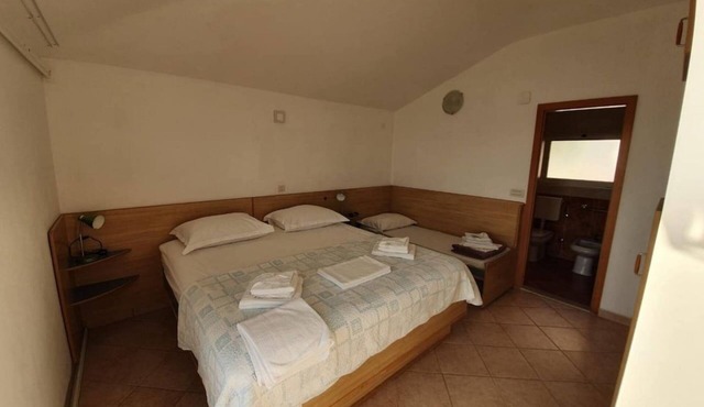 One bedroom apartment near beach Drašnice, Makarska (A-25839-b) in Drašnice