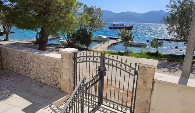 One bedroom apartment with terrace and sea view Viganj, Pelješac (A-24522-d)