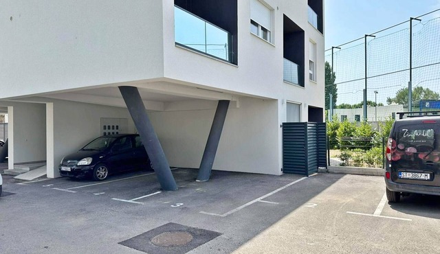 One Bedroom Apartment with Private Garden