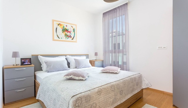 One bedroom apartment with balcony and sea view Split (A-21368-a) in Split