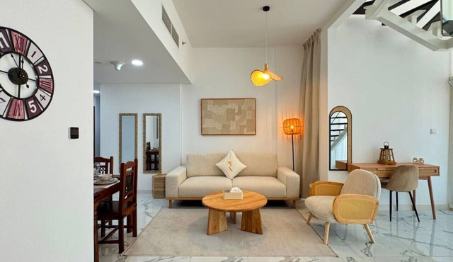 Palm Grove: Elegant 2BR Oasis in Abu Dhabi