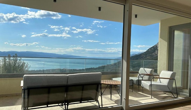 Panoramic Sea View Villa in Bast, near Baska Voda - Pool, Sports Court, BBQ & Starlink in Baška Voda