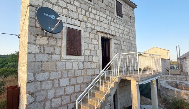 Peaceful Two Bedroom Stone House in the Heart of Vis Island in Podhumlje