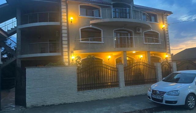 Pensiunea crina cristi si father in 2 Mai