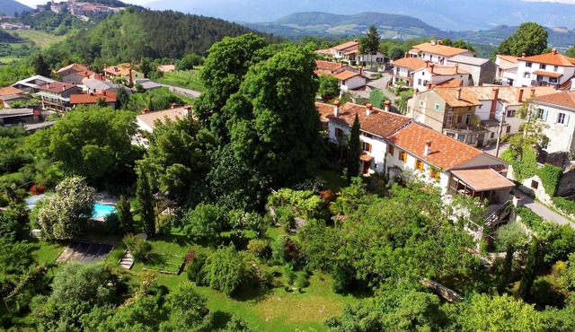 Penthouse, Sub-Mediterranean Garden Estate, Panoramic Views, Pool, Art in Stanjel