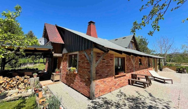 Picturesque Lake House with a View - @JollyGetaways in Smartno v Rozni Dolini
