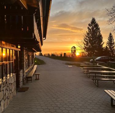 Planinska koča na Kopitniku in Hrastnik