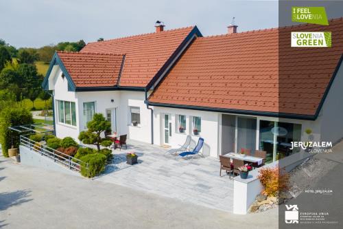 POD OREHI - Hiša na podeželju - RAZPRŠENI HOTEL Jeruzalem Slovenija in Miklavž pri Ormožu