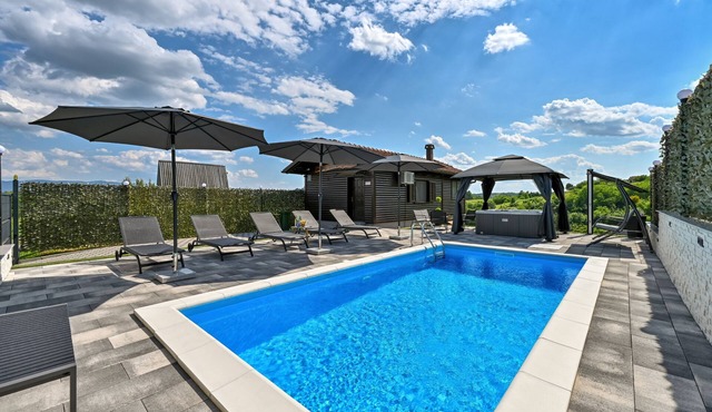 Pool Estate AquaHaven with Sauna & Jacuzzi, Veliko Trgovišće, Croatia