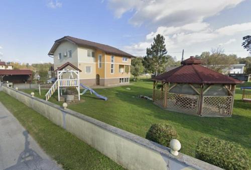 Private Apartment with Separate Entrance in Cestica
