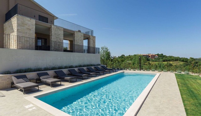 Private Villa with WIFI, private pool, A/C, hot tub, TV, terrace, pets allowed, panoramic view