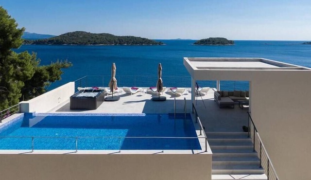 Prizba's Best Villa near Ratak Beach in Smokvica