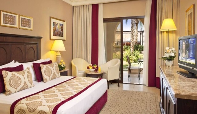 Relax and Enjoy Majestic Pool Views - Perfect for a Tranquil Escape to the Sea in Adgat