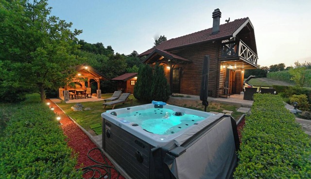 Relax by the Mrežnica River with jacuzzi, sauna and forest view
