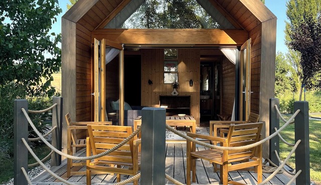 Ritopia Glamping, a unique off-grid retreat , just 4 km from the E-75 highway. in Kovilj