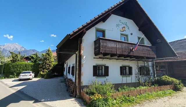 Riverside Unique and Tranquil Apartment - Three Bedroom Apartment in Preddvor