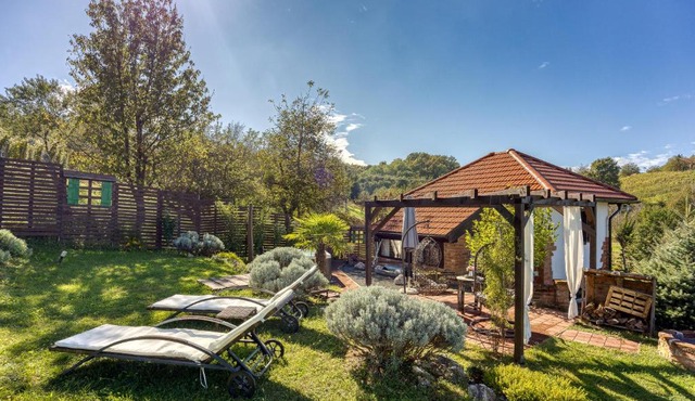 Romantic Haven with Hot Tub - Happy Rentals in Beretinec