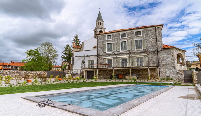 Romantic Private Villa with Pool and Stunning Views in Kostanjevica na Krasu