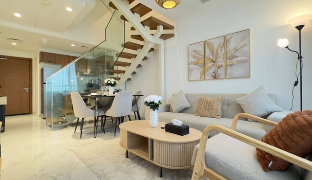 Rooftop Luxury: 2BR Haven with Jacuzzi & Views in Abu Dhabi