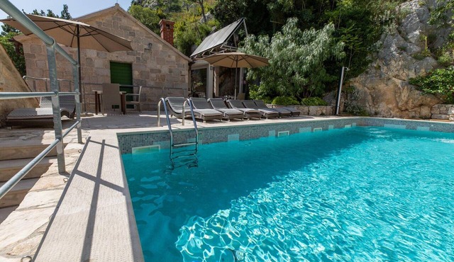 Rustic, Modern Villa with pool in Omis