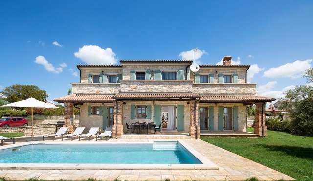 Rustic Villa Ruta with a pool in Istri, panoramic view, pet friendly, quite area, family, private parking, terrace, fancy yard