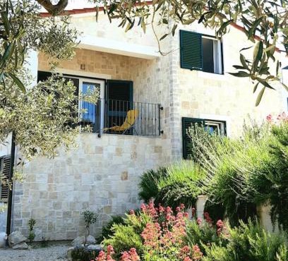SEA VIEW-STONE HOUSE APARTMENT in Jakišnica