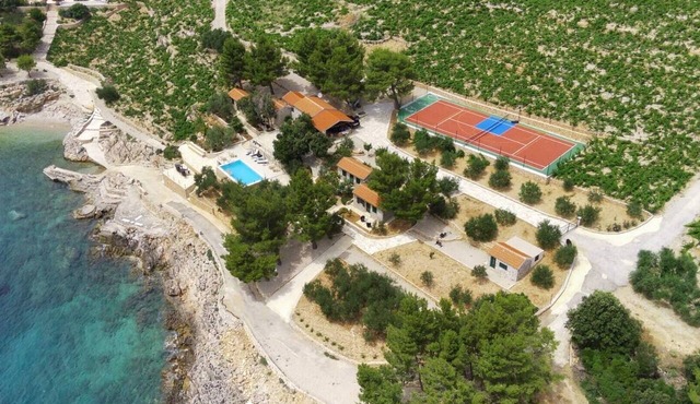 Seaside luxury villa with a swimming pool Dingač - Pristranj, Pelješac (K-27606) in Potomje