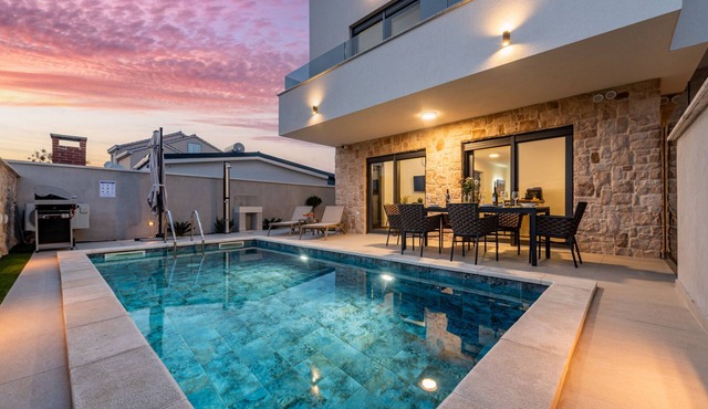 Seaview Villa Mar with pool, jacuzzi and sauna in Privlaka