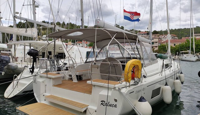Sibenik Sun and Beach Sailing Extravaganza in Skradin